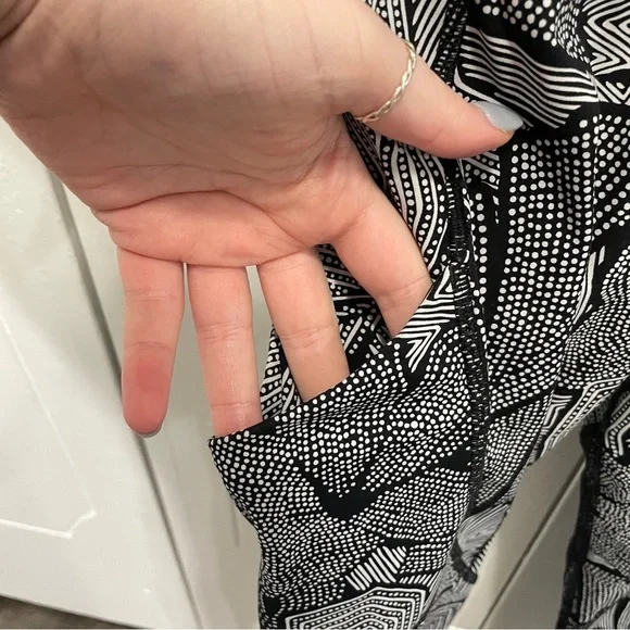 Lululemon Goal Crusher 7/8 Tight in Dottie Tribe White Black / Black - Picture 7 of 16